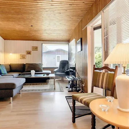 6 Person In Vaeggerlose * Bøtø By