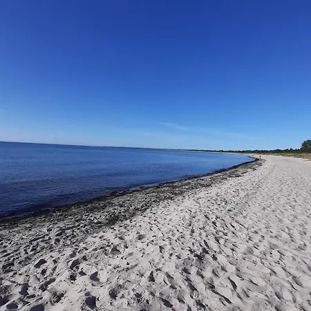 6 Person In Vaeggerlose Сasa de vacaciones Bøtø By